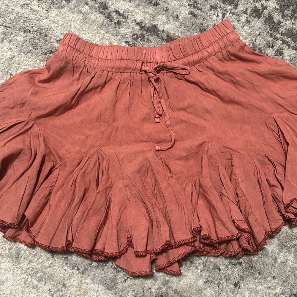 It’s beautiful skirt my daughter never worn it’s so pretty 😍